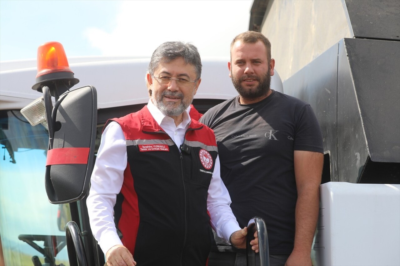 Tarım ve Orman Bakanı İbrahim Yumaklı Edirne'nin İpsala ilçesinde gerçekleştirilen Çeltik...