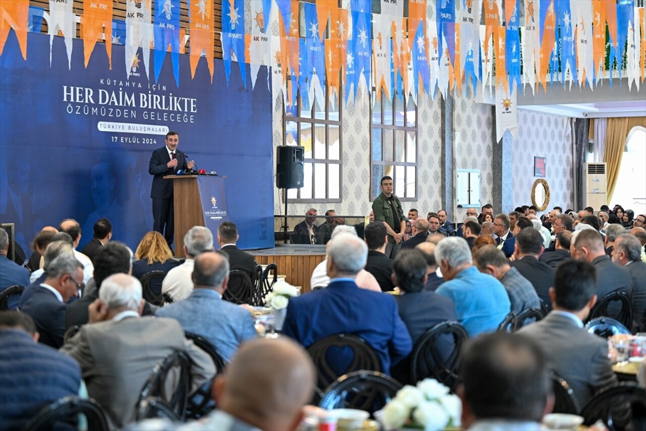 Cumhurbaşkanı Yardımcısı Cevdet Yılmaz, "Türkiye Buluşmaları" etkinliği kapsamında geldiği kentte...