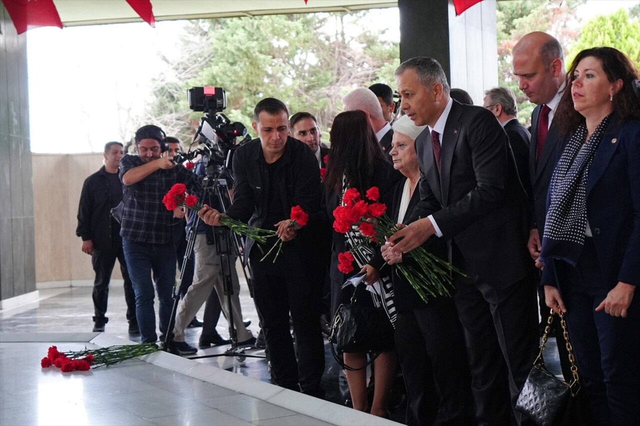 Merhum Başbakan Adnan Menderes, Dışişleri Bakanı Fatin Rüştü Zorlu ve Maliye Bakanı Hasan...