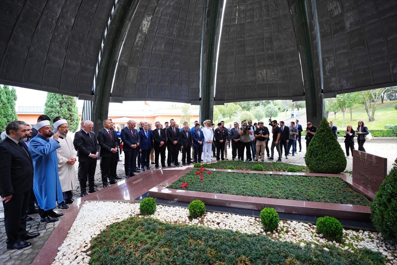 Merhum Başbakan Adnan Menderes, Dışişleri Bakanı Fatin Rüştü Zorlu ve Maliye Bakanı Hasan...