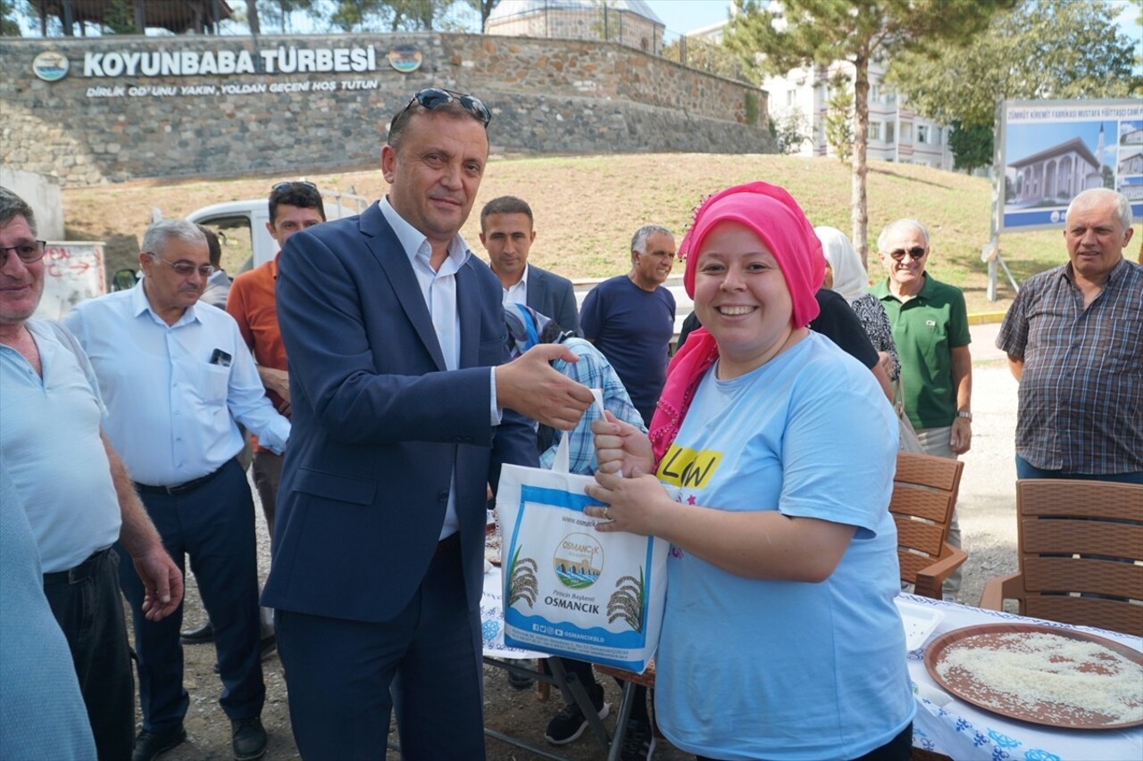 Çorum'un Osmancık ilçesinde yeni mahsul pirinç kullanılarak pişirilen pilav, D 100 kara yolunda...