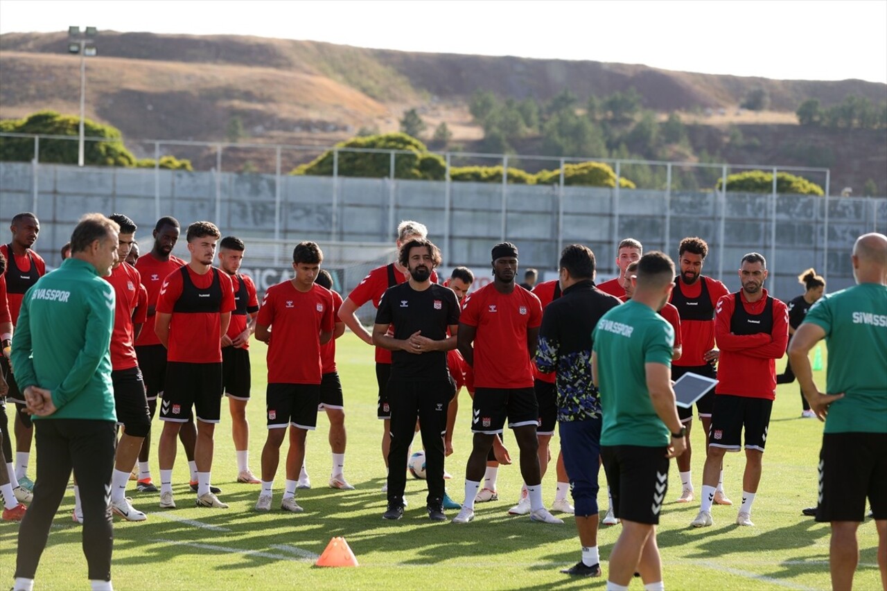 Net Global Sivasspor, Trendyol Süper Lig'in 6. haftasında TÜMOSAN Konyaspor ile deplasmanda...