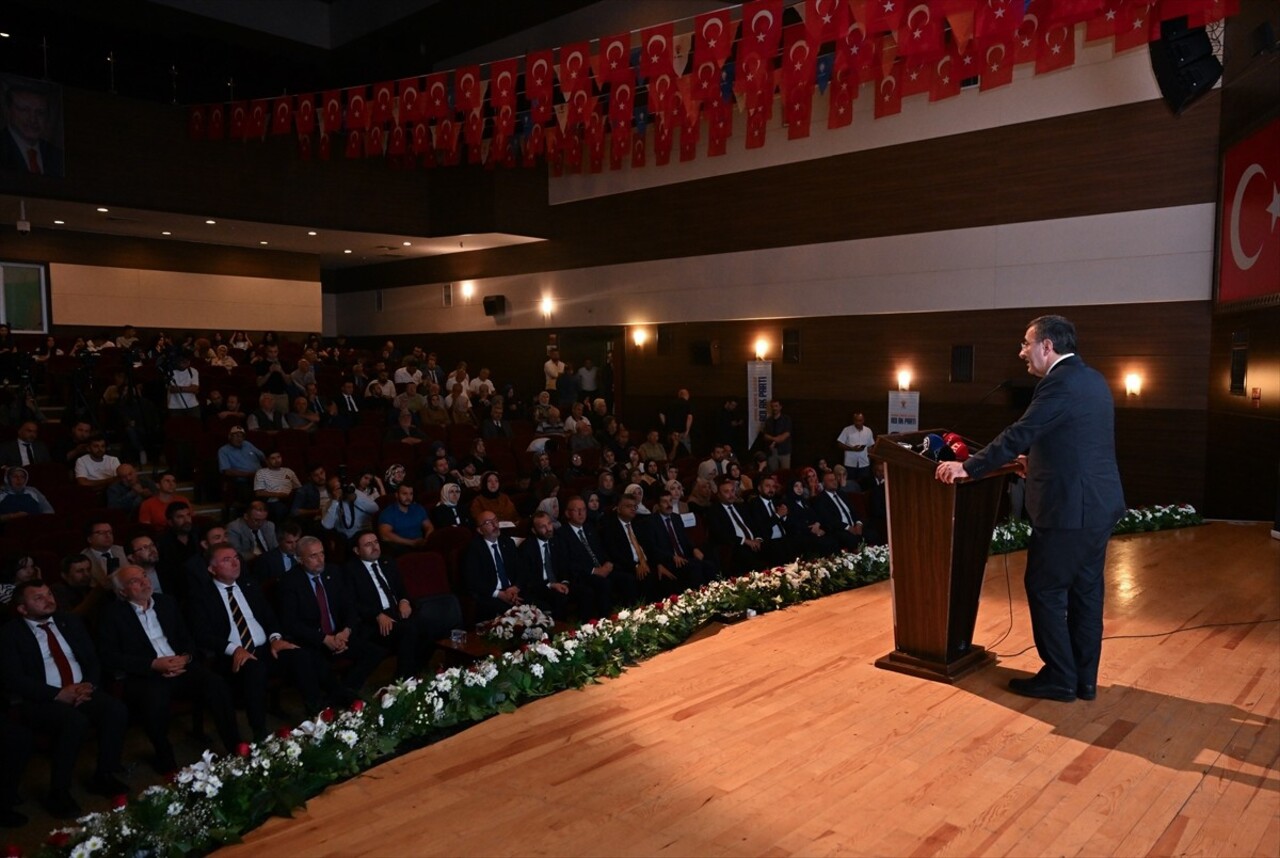 Cumhurbaşkanı Yardımcısı Cevdet Yılmaz (sol 3), Kütahya’da AK Parti il başkanlığınca düzenlenen...