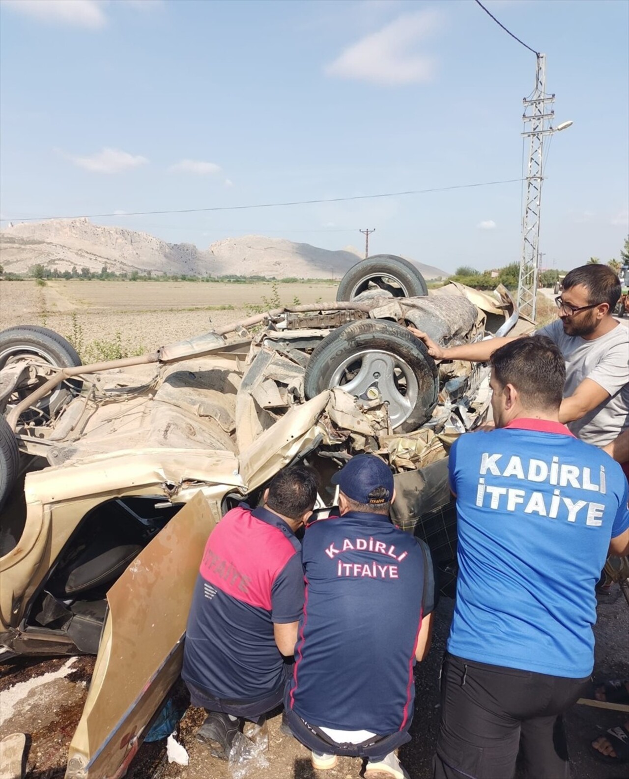 Osmaniye'nin Kadirli ilçesinde iki otomobilin çarpışması sonucu yaralanan 7 kişi hastaneye...