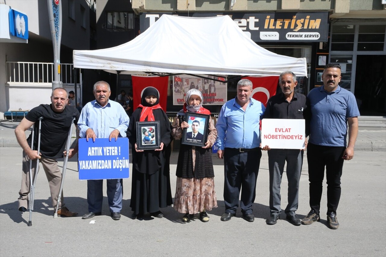 Muş'ta çocuklarının terör örgütü PKK tarafından dağa götürülmesinden DEM Parti'yi sorumlu tutan...