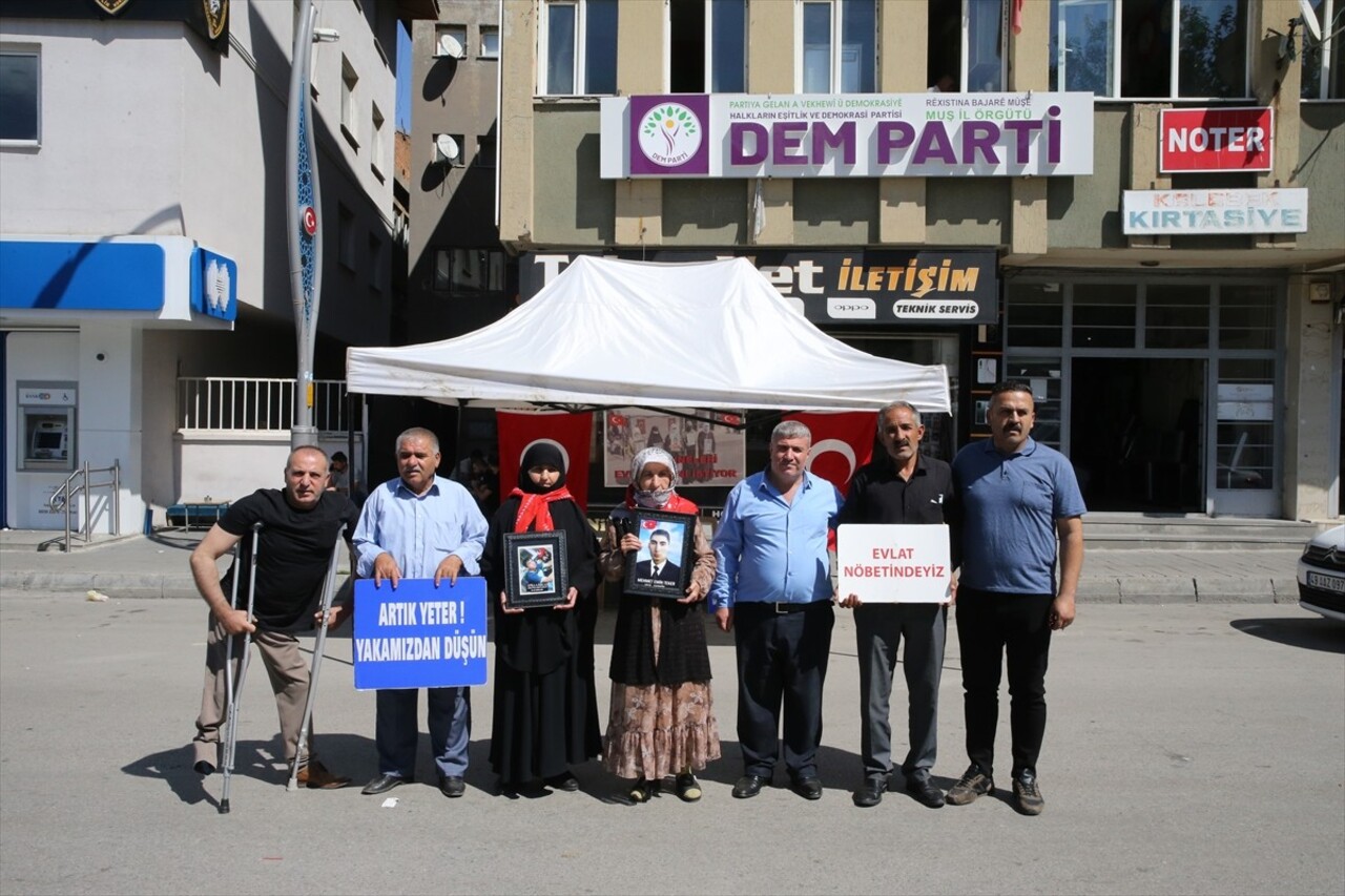 Muş'ta çocuklarının terör örgütü PKK tarafından dağa götürülmesinden DEM Parti'yi sorumlu tutan...