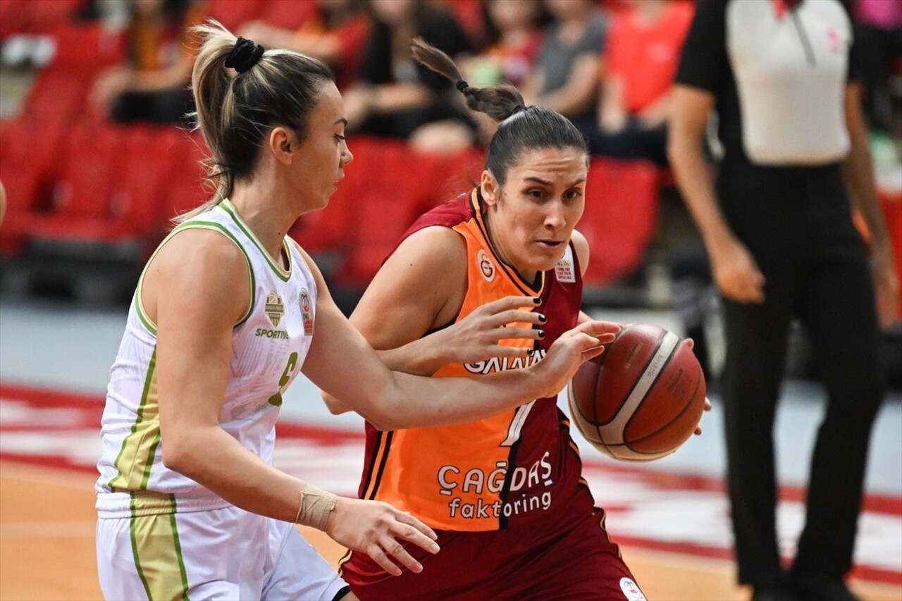 Kayseri'de düzenlenen 18. Erciyes Kupası Kadınlar Basketbol Turnuvası'nda Galatasaray Çağdaş...