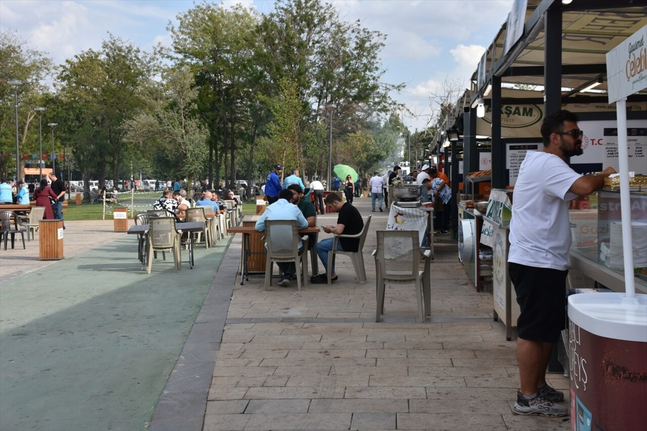 Kültür ve Turizm Bakanlığı ile Gaziantep Büyükşehir Belediyesi iş birliğinde düzenlenen...