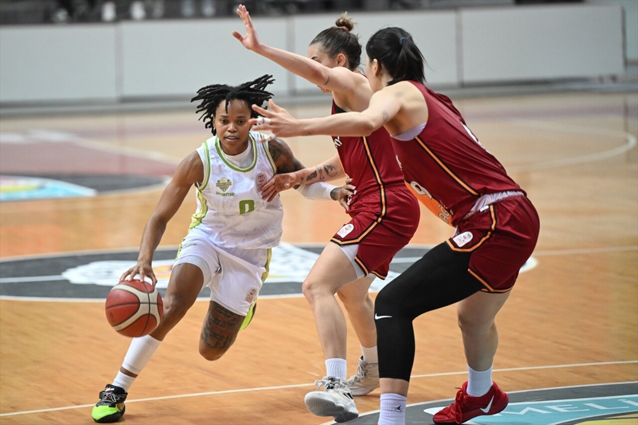 Kayseri'de düzenlenen 18. Erciyes Kupası Kadınlar Basketbol Turnuvası'nda Galatasaray Çağdaş...