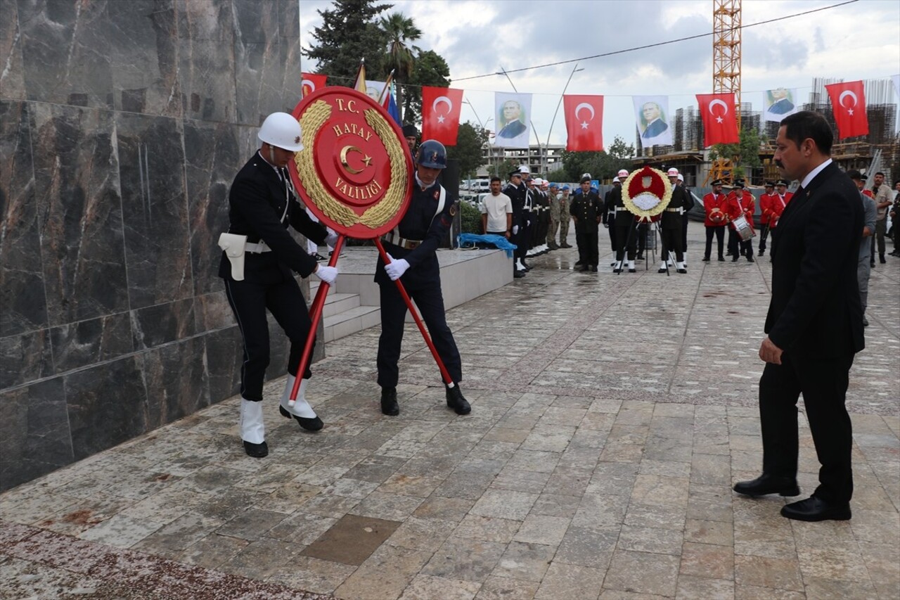 Hatay'da 19 Eylül Gaziler Günü dolayısıyla Antakya Cumhuriyet Alanı'nda tören düzenlendi. Vali...