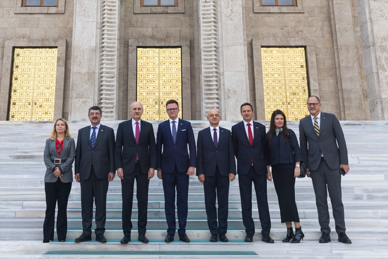 Türkiye Büyük Millet Meclisi (TBMM) Başkanı Numan Kurtulmuş (sağda), Meclis’te, Polonya Meclis...