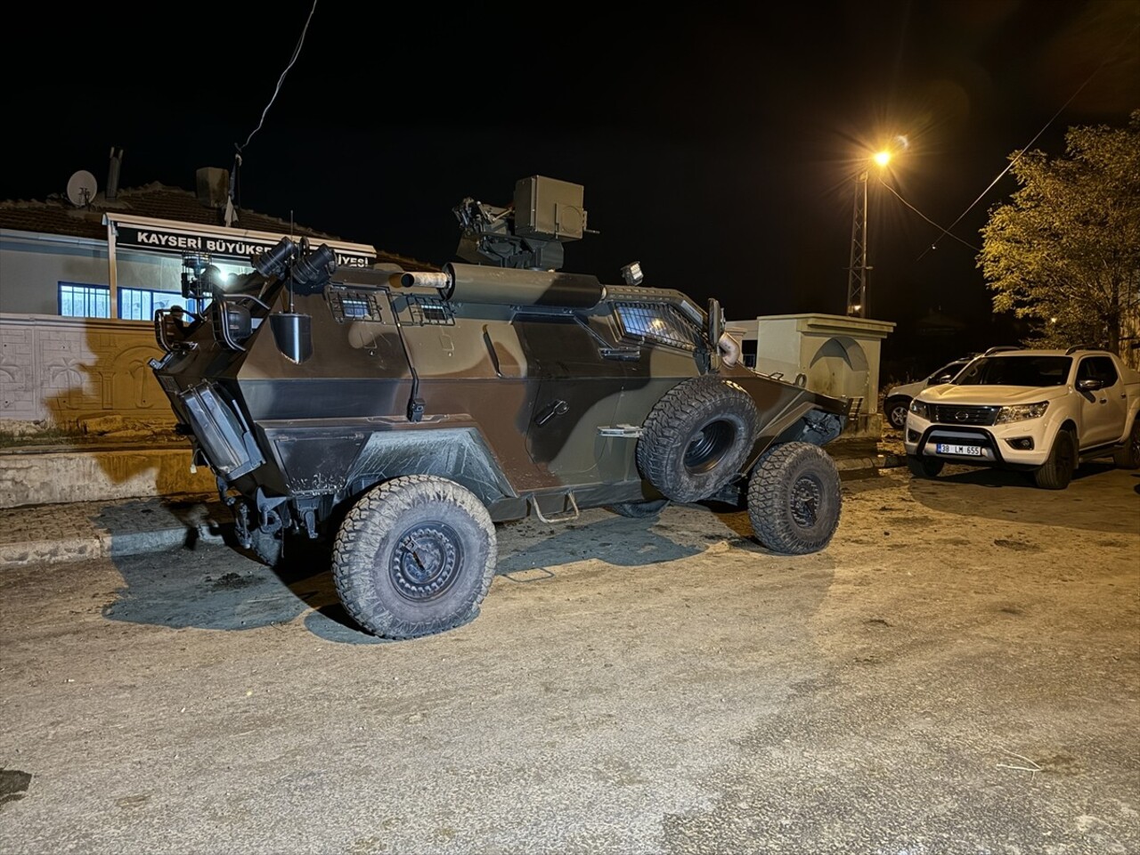 Kayseri'nin Develi ilçesinde dağlık alanda "paramotor" görüldüğü ihbarı üzerine yapılan...