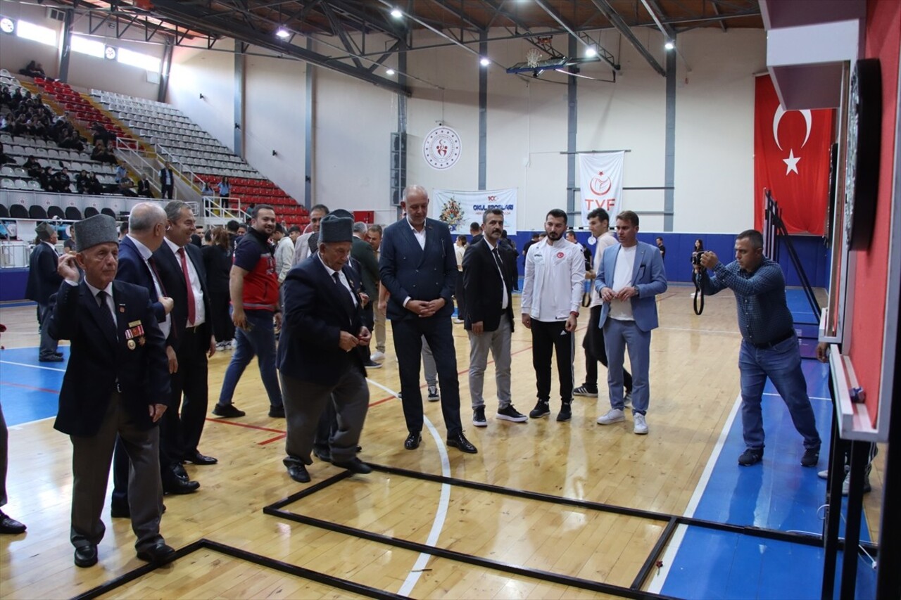 Kırklareli Valiliğince 19 Eylül Gaziler Günü dolayısıyla Atatürk Spor Salonu'nda gerçekleştirilen...