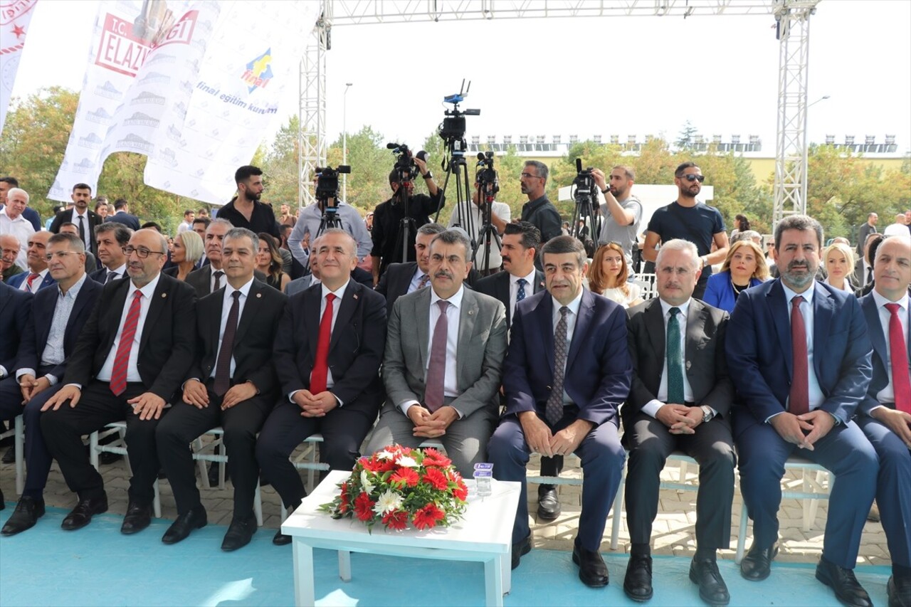 Milli Eğitim Bakanı Yusuf Tekin, Elazığ'da İbrahim Taşel Ortaokulu açılışı törenine...