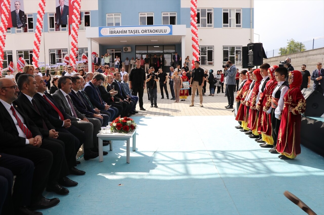 Milli Eğitim Bakanı Yusuf Tekin, Elazığ'da İbrahim Taşel Ortaokulu açılışı törenine...