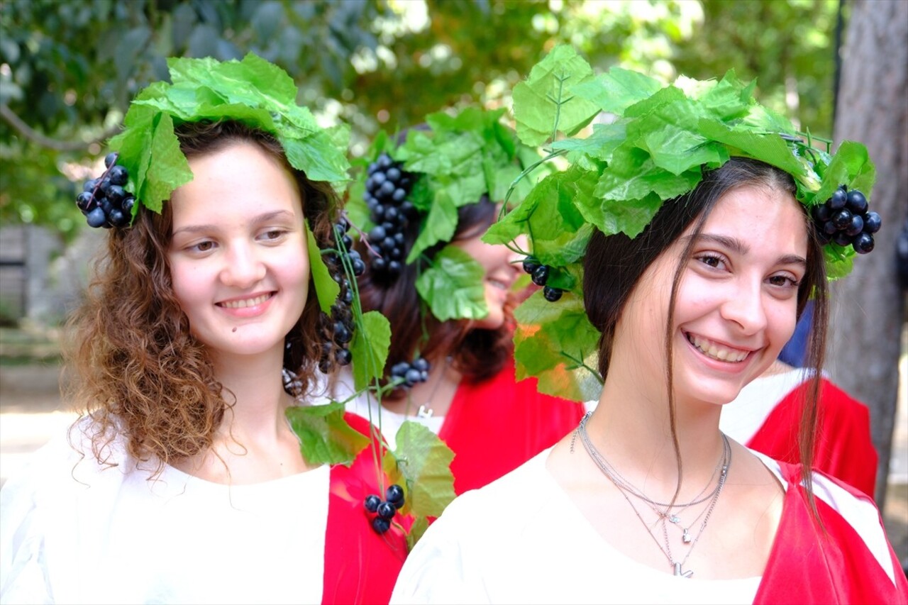 Kırklareli 15. Yayla, Bolluk, Bereket, Hasat ve Bağ Bozumu Şenlikleri başladı. Şenliklere katılan...