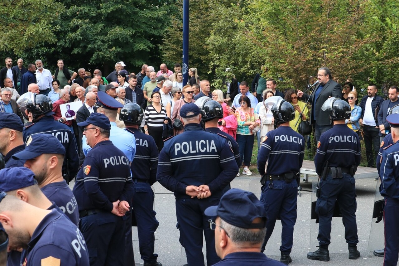 Arnavutluk'un başkenti Tiran'da belediyedeki yolsuzluk iddialarına yönelik protestolar sürerken...