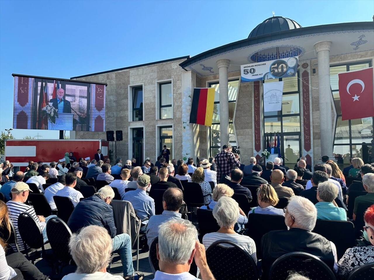 Almanya'nın Köln kenti yakınlarındaki Brühl'de inşa edilen İslam Toplumu Milli Görüş'e (IGMG)...