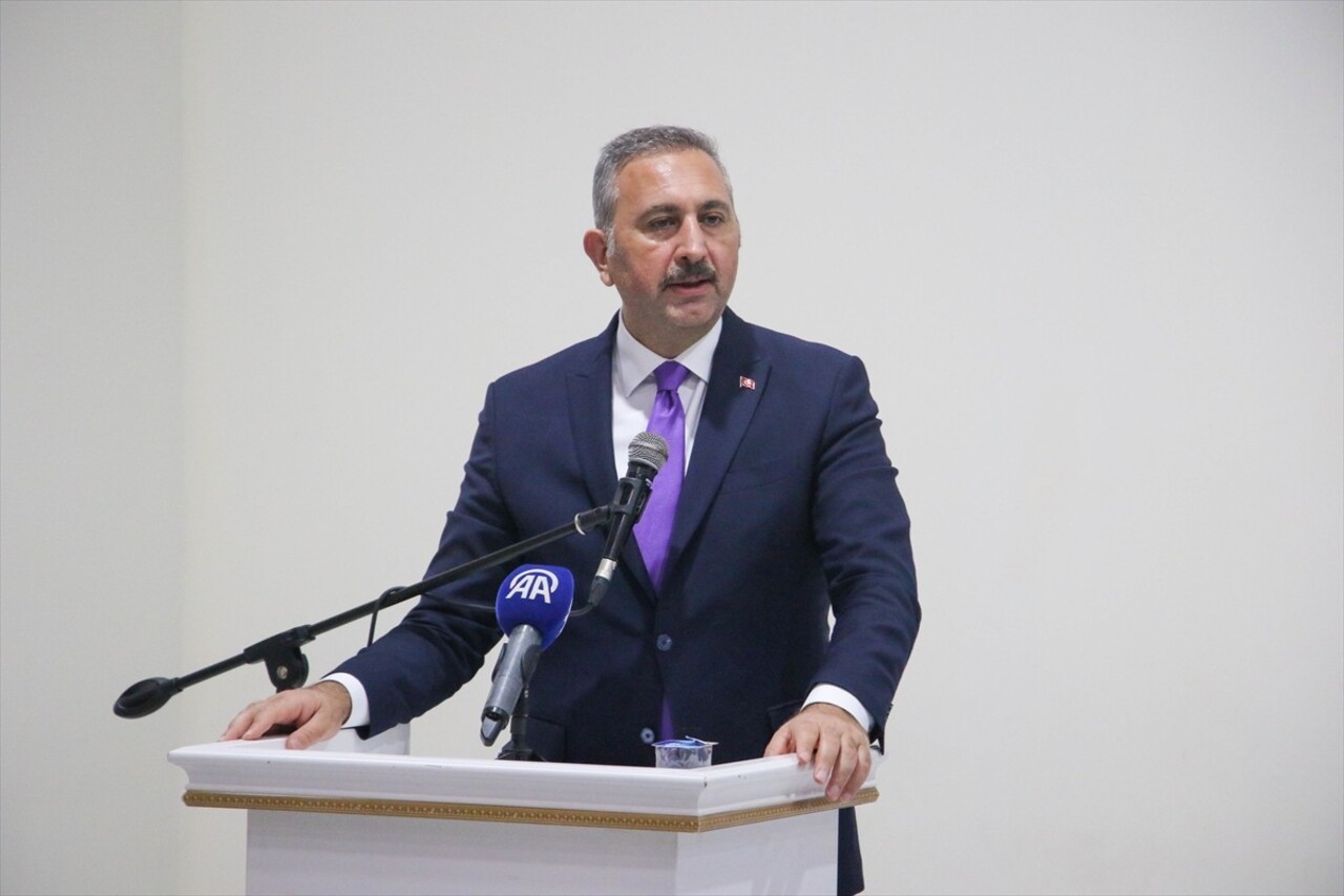 AK Parti Grup Başkanvekili Abdülhamit Gül (sağ3), partisinin "Türkiye Buluşmaları" programı...