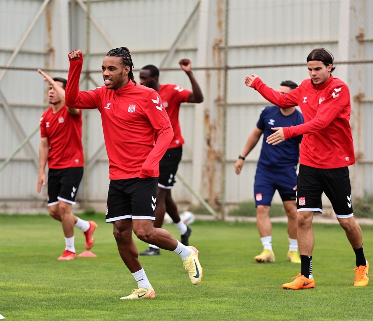 Net Global Sivasspor, Trendyol Süper Lig'in 6. haftasında yarın TÜMOSAN Konyaspor ile deplasmanda...