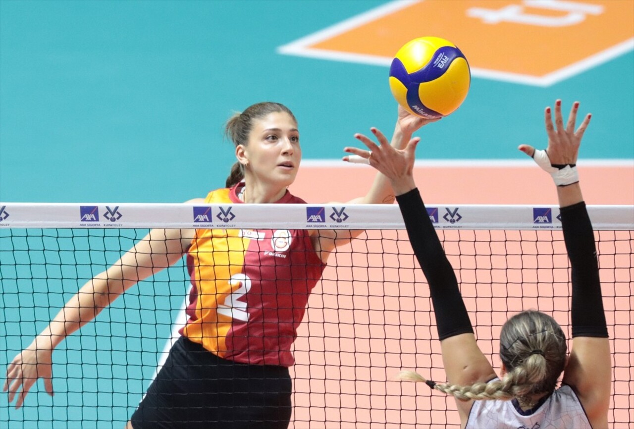 Voleybolda Kadınlar AXA Sigorta Kupa Voley müsabakalarında ilk gün 1. Grup mücadelesinde...