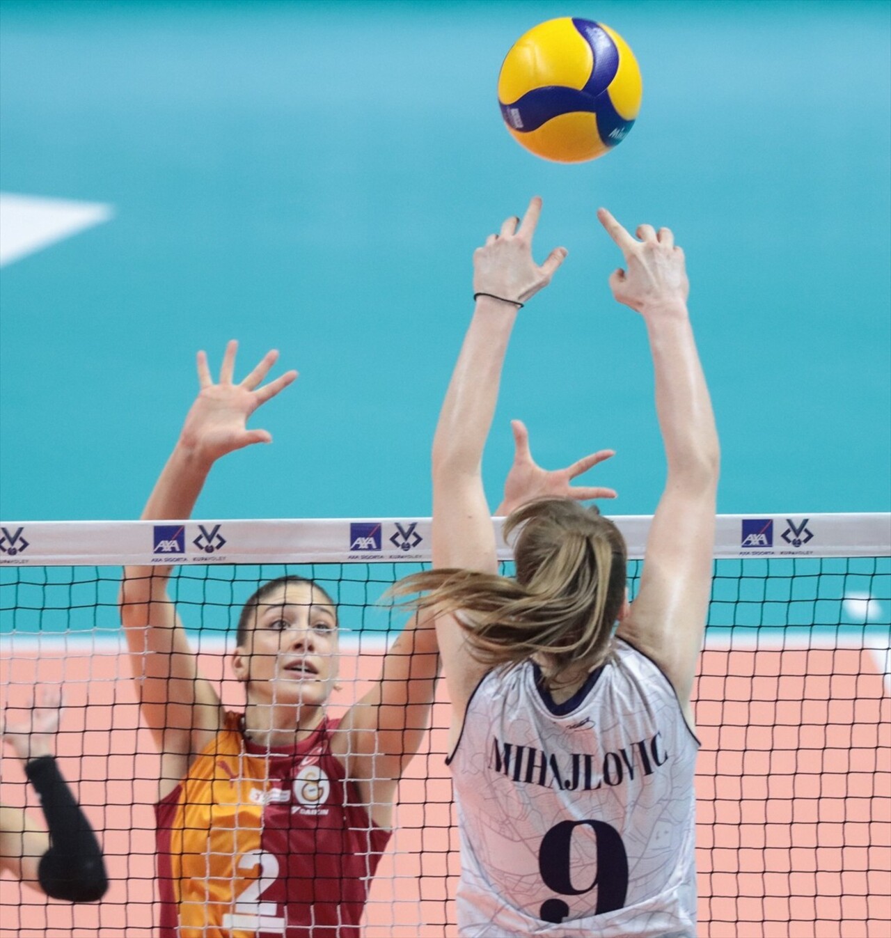 Voleybolda Kadınlar AXA Sigorta Kupa Voley müsabakalarında ilk gün 1. Grup mücadelesinde...