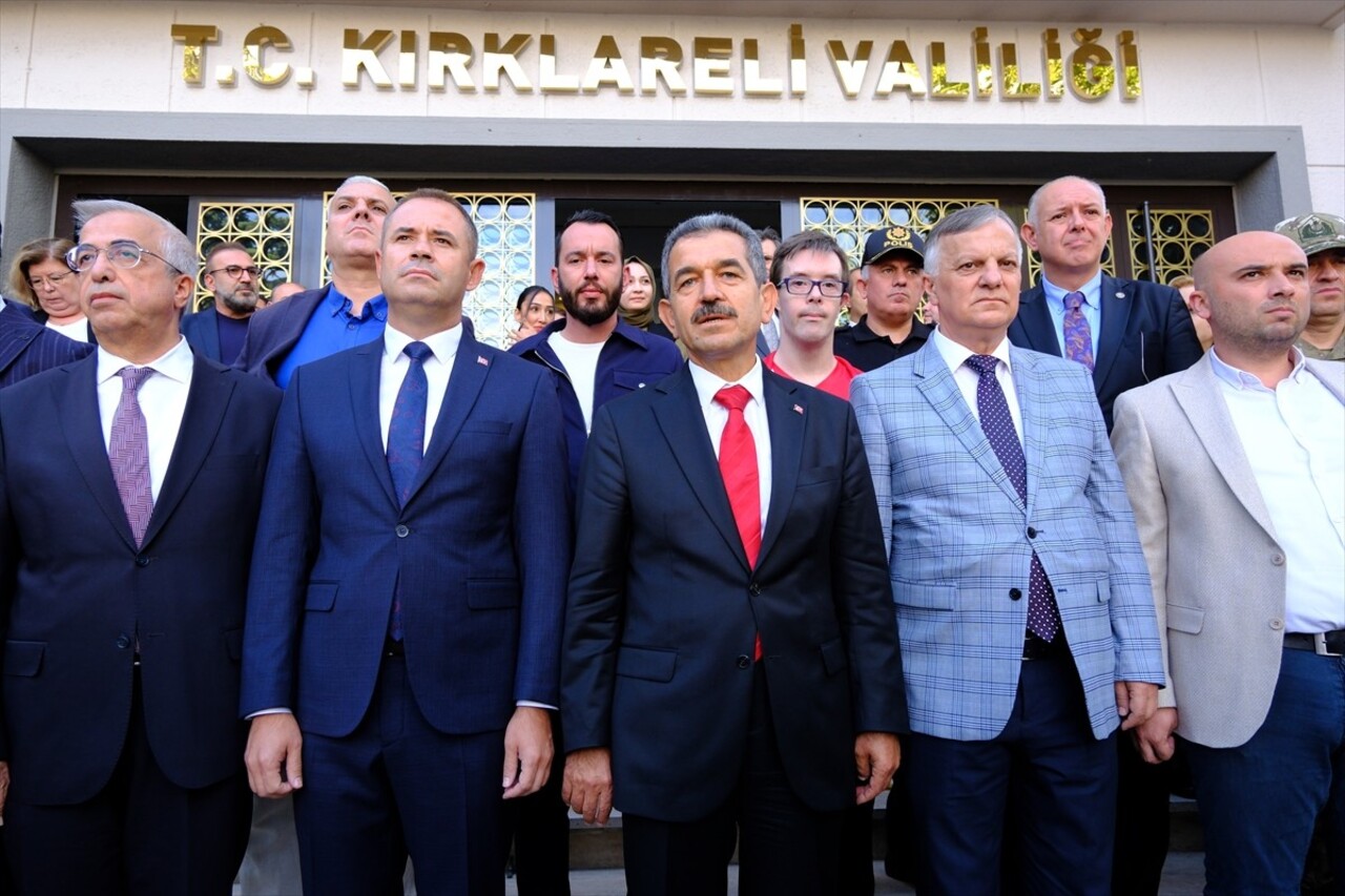 Şırnak Valiliğine atanan Birol Ekici, valilik önünde düzenlenen törenle Kırklareli'nden ayrıldı....