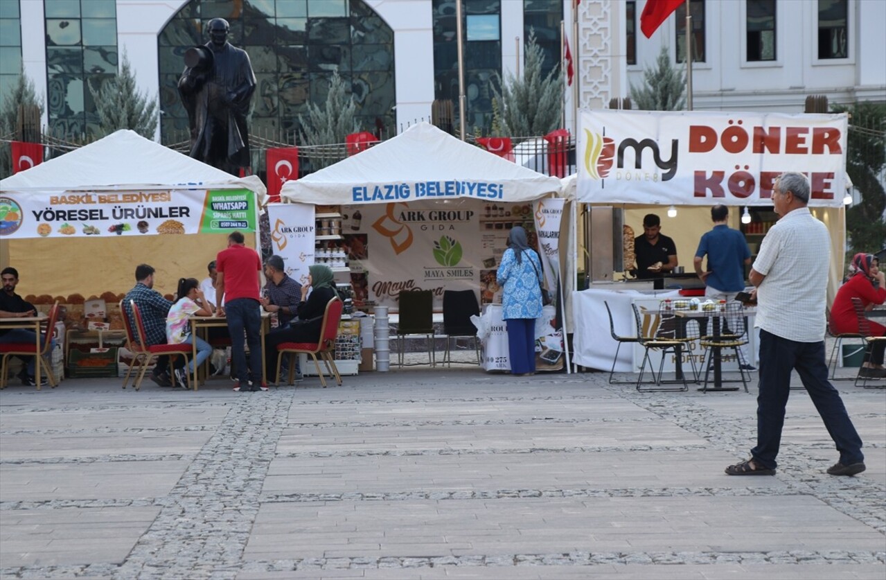 Elazığ'da düzenlenen "6. Geleneksel Salçalı Köfte ve Gastronomi Festivali" başladı. Lokantacılar...