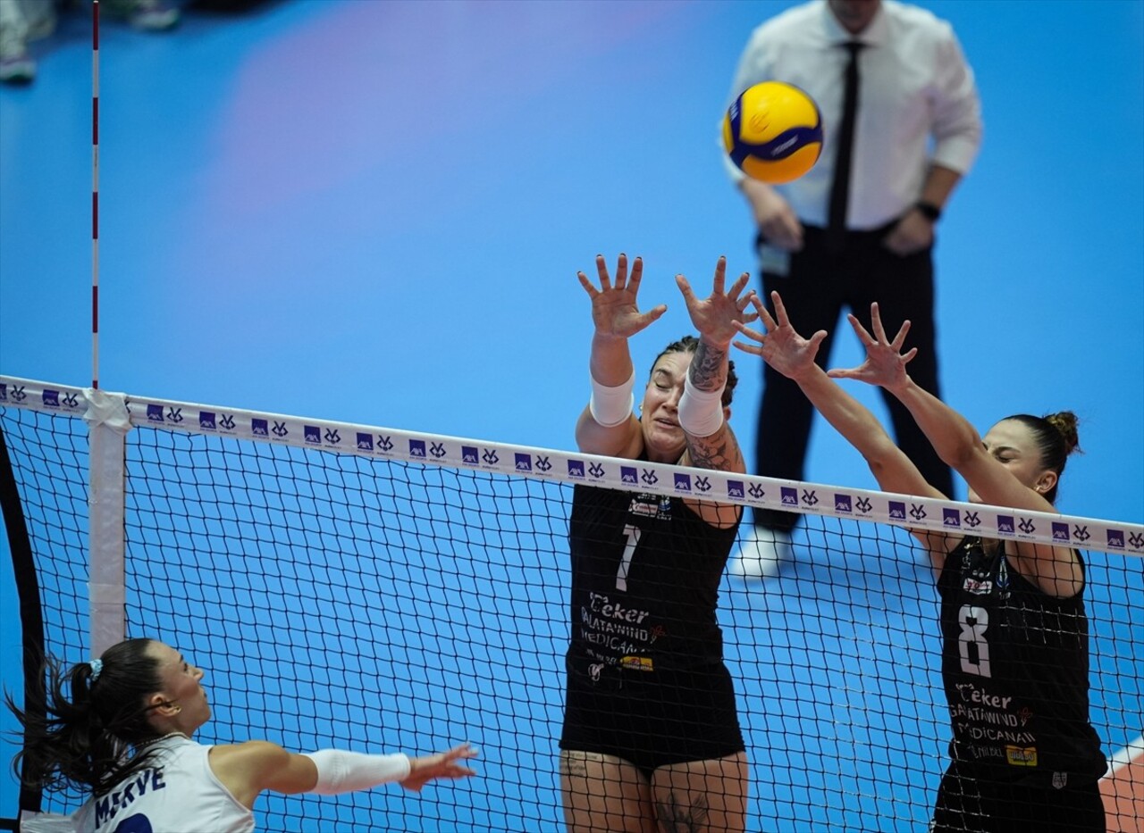 AXA Sigorta Kadınlar Kupa Voley 2. Grup ilk maçında Nilüfer Belediyesi Eker ile Aydın Büyükşehir...