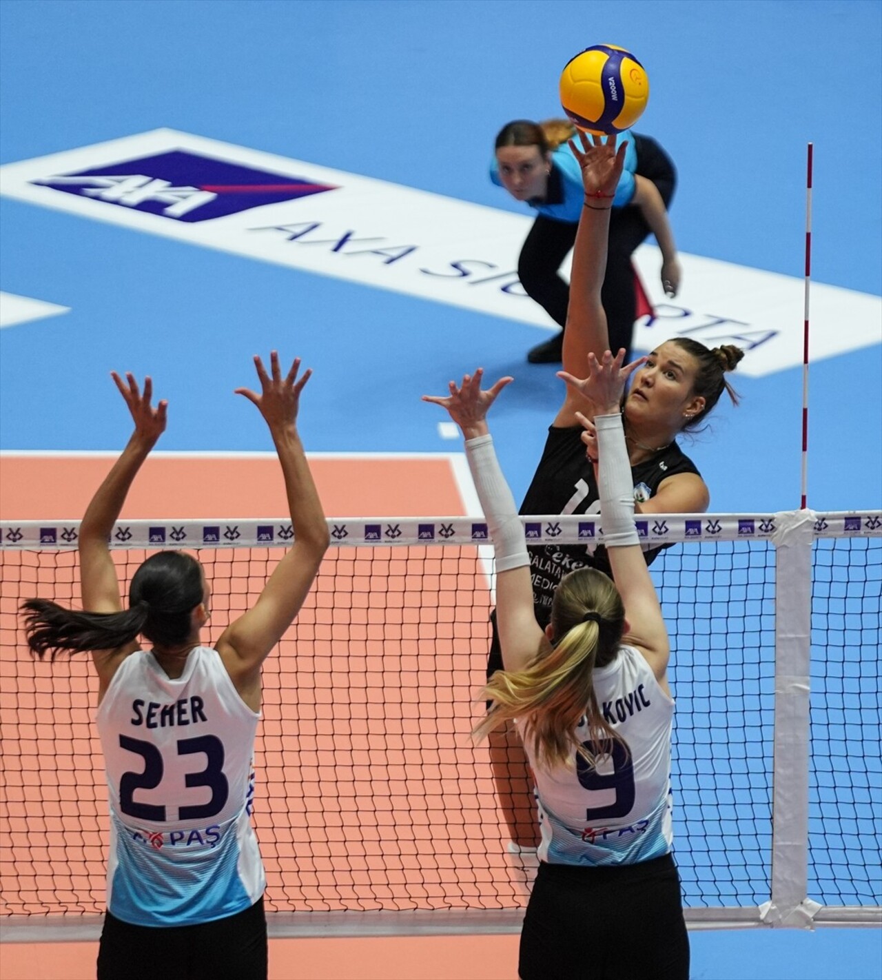 AXA Sigorta Kadınlar Kupa Voley 2. Grup ilk maçında Nilüfer Belediyesi Eker ile Aydın Büyükşehir...