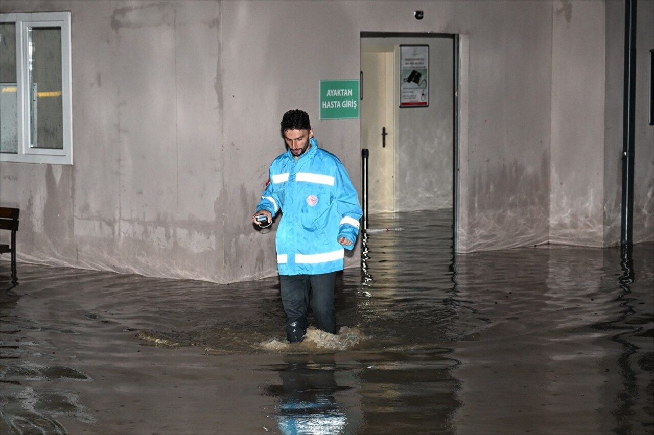 Trabzon'un Arsin, Araklı ve Sürmene ilçesinde sağanak hayatı olumsuz etkiledi. 
Araklı ilçesinde...