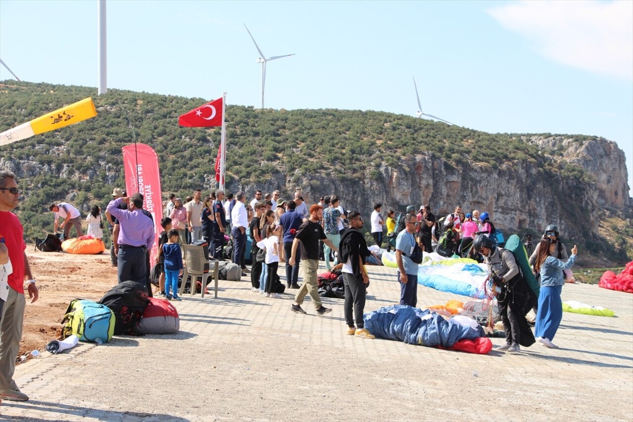 Gaziantep'in Nurdağı ilçesinde düzenlenen Yamaç Paraşütü Festivali devam ediyor. Gaziantep...