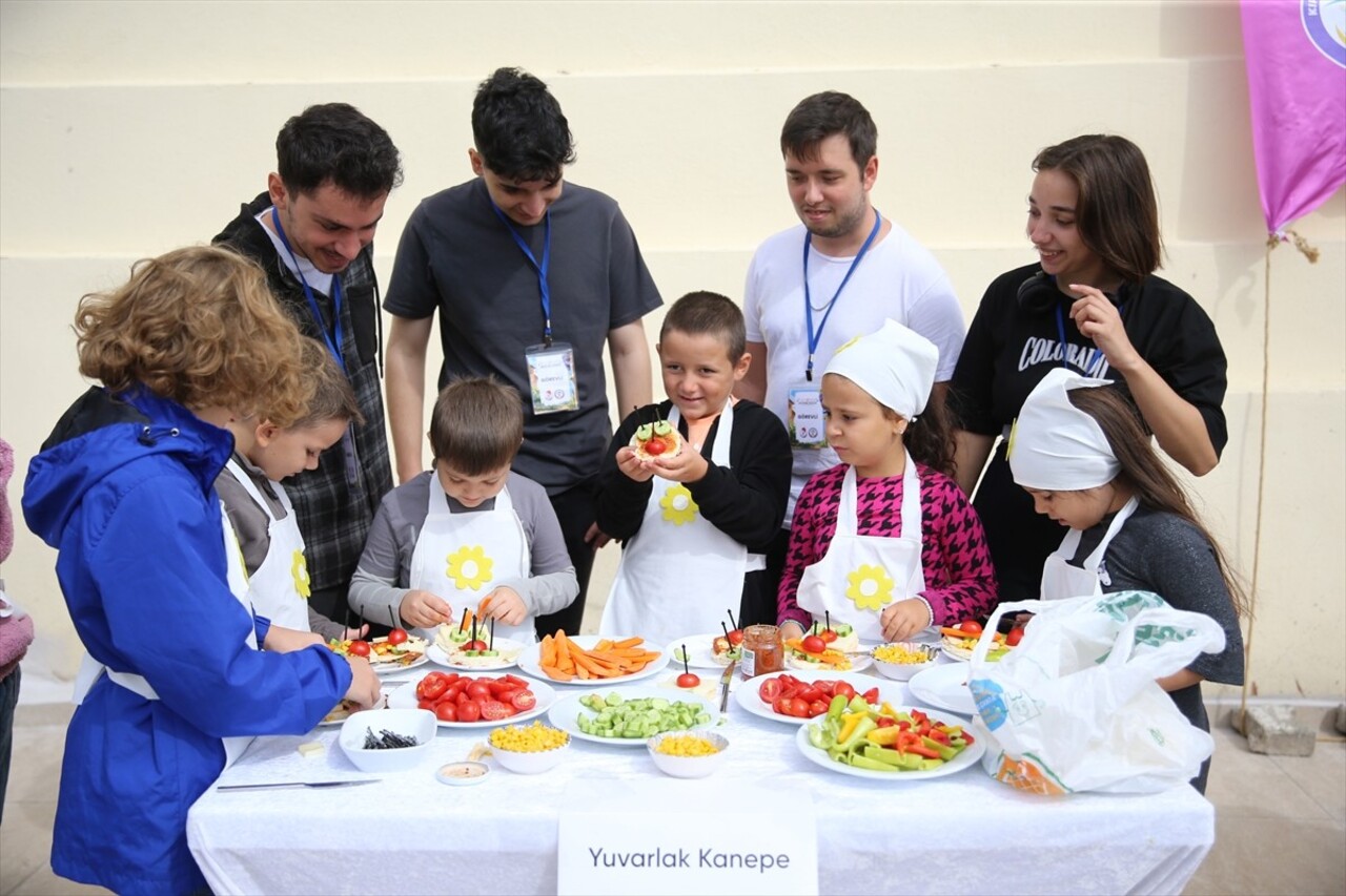 Kırklareli 15. Yayla, Bolluk, Bereket, Hasat ve Bağ Bozumu Şenlikleri kapsamında, "minik şefler"...