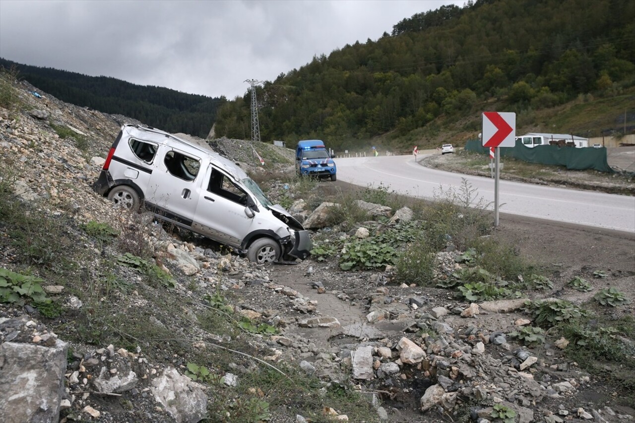 Kastamonu'da, otomobilin devrilmesi sonucu 5 kişi yaralandı. İhbar üzerine bölgeye sağlık ve...