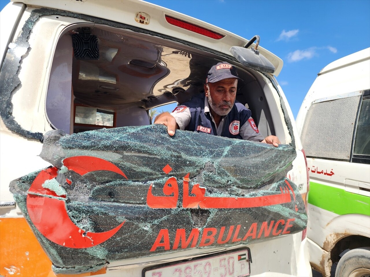 İsrail ordusunun, Gazze Şeridi'nin güneyindeki Refah kentinde Sağlık Bakanlığının depolarını...