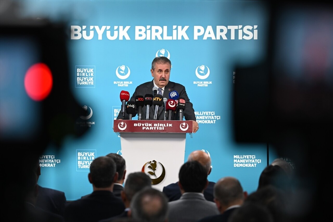 Büyük Birlik Partisi (BBP) Genel Başkanı Mustafa Destici, partisinin MKYK toplantısı öncesi...