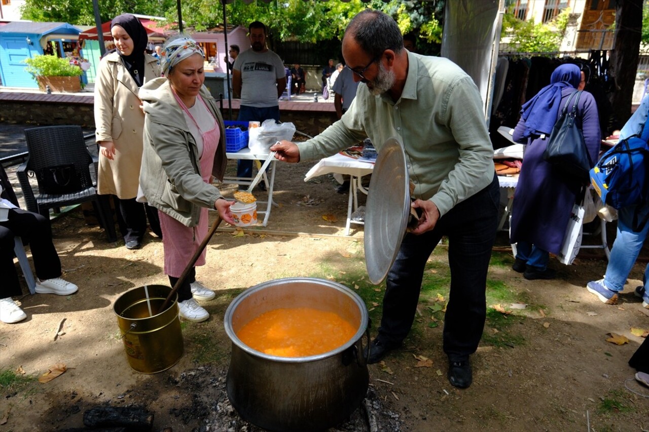 Kırklareli "15. Yayla, Bolluk, Bereket, Hasat ve Bağ Bozumu Şenlikleri" kapsamında köylü kadınlar...