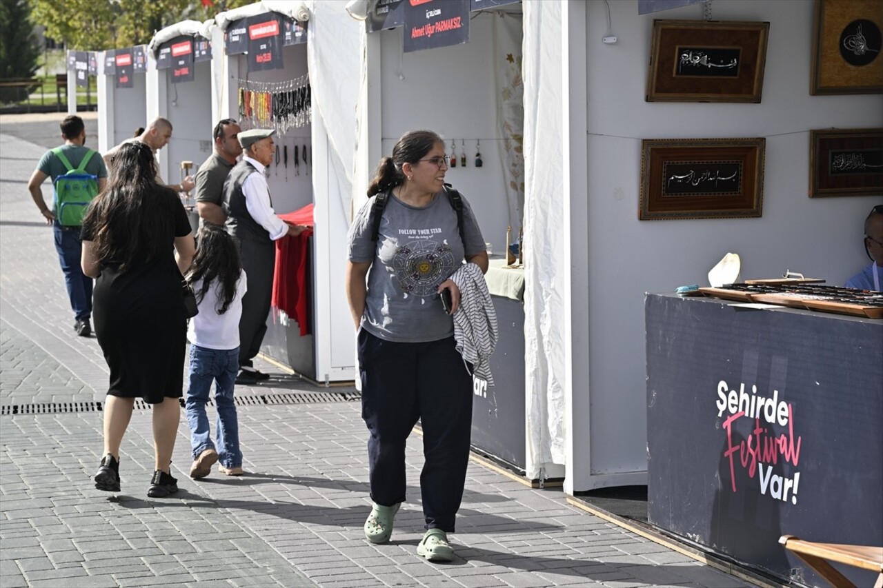 Kültür Yolu Festivali etkinlikleri kapsamında Başkent Millet Bahçesi'nde geleneksel el sanatları...