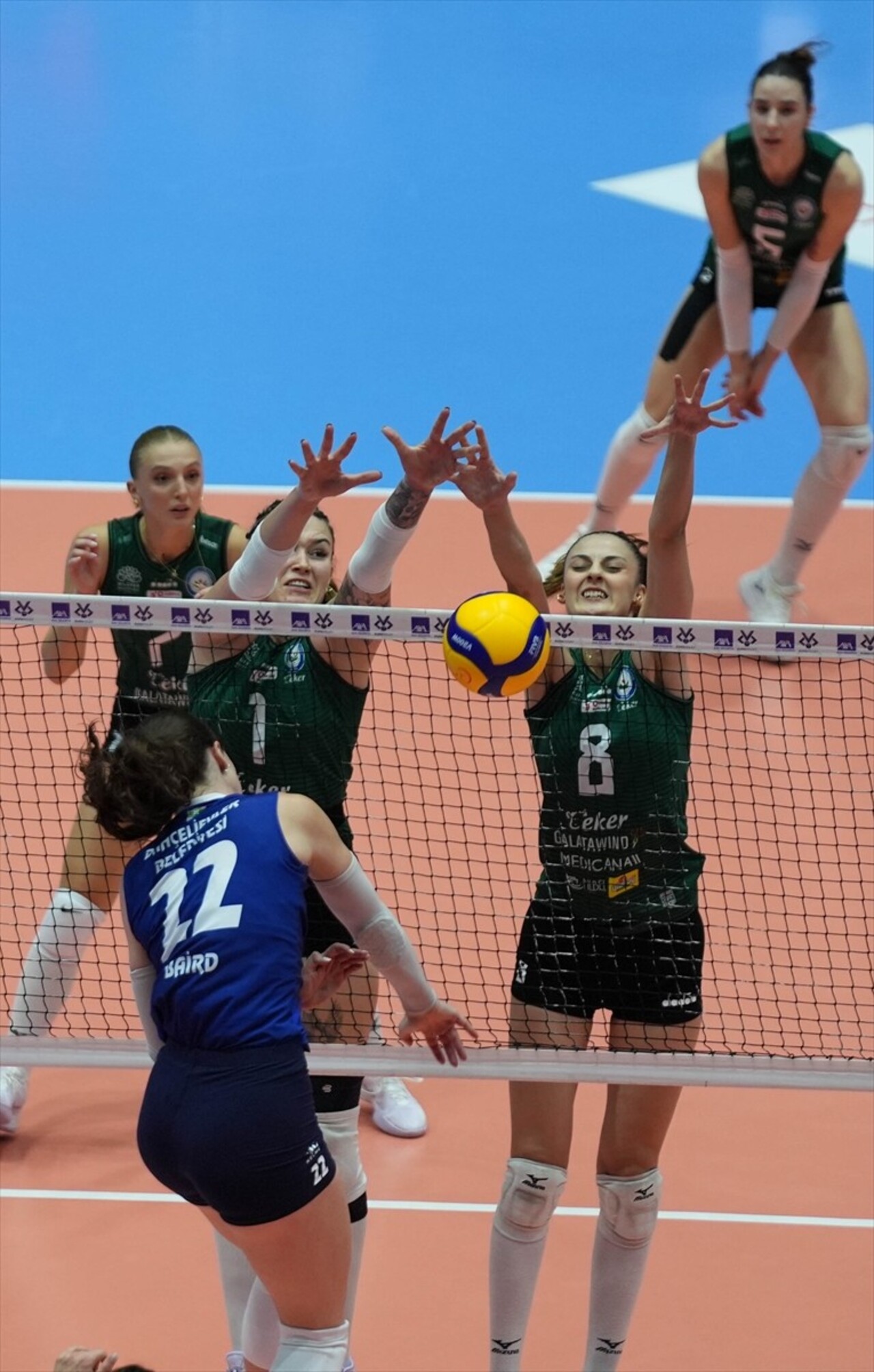 AXA Sigorta Kadınlar Kupa Voley maçında Bahçelievler Belediyespor ile Nilüfer Belediyesi Eker...