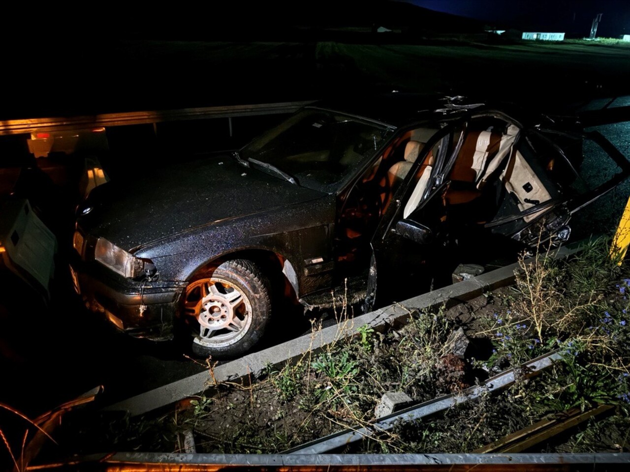 Ardahan'da 2 otomobilin çarpıştığı trafik kazasında 2'si ağır 9 kişi yaralandı.