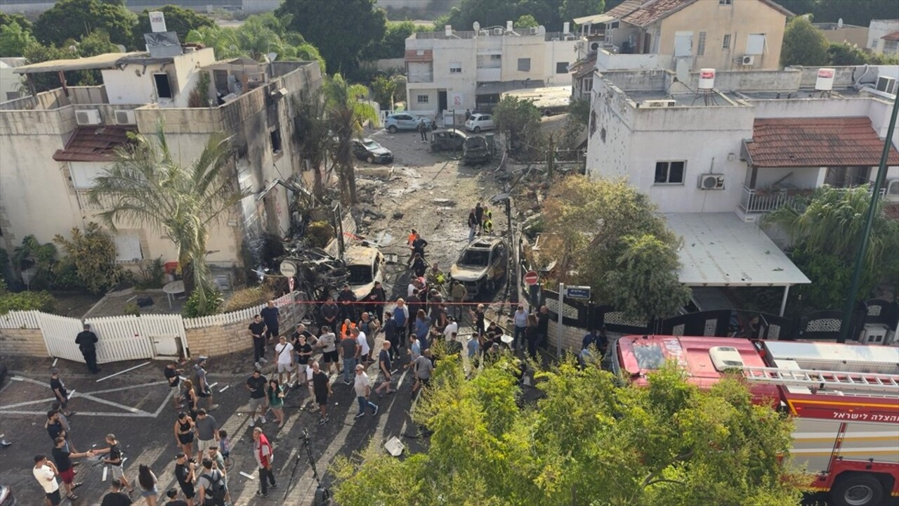 Lübnan Hizbullahı'nın İsrail'in kuzeyindeki bölgelere roket saldırıları sabah saatlerinde de devam...