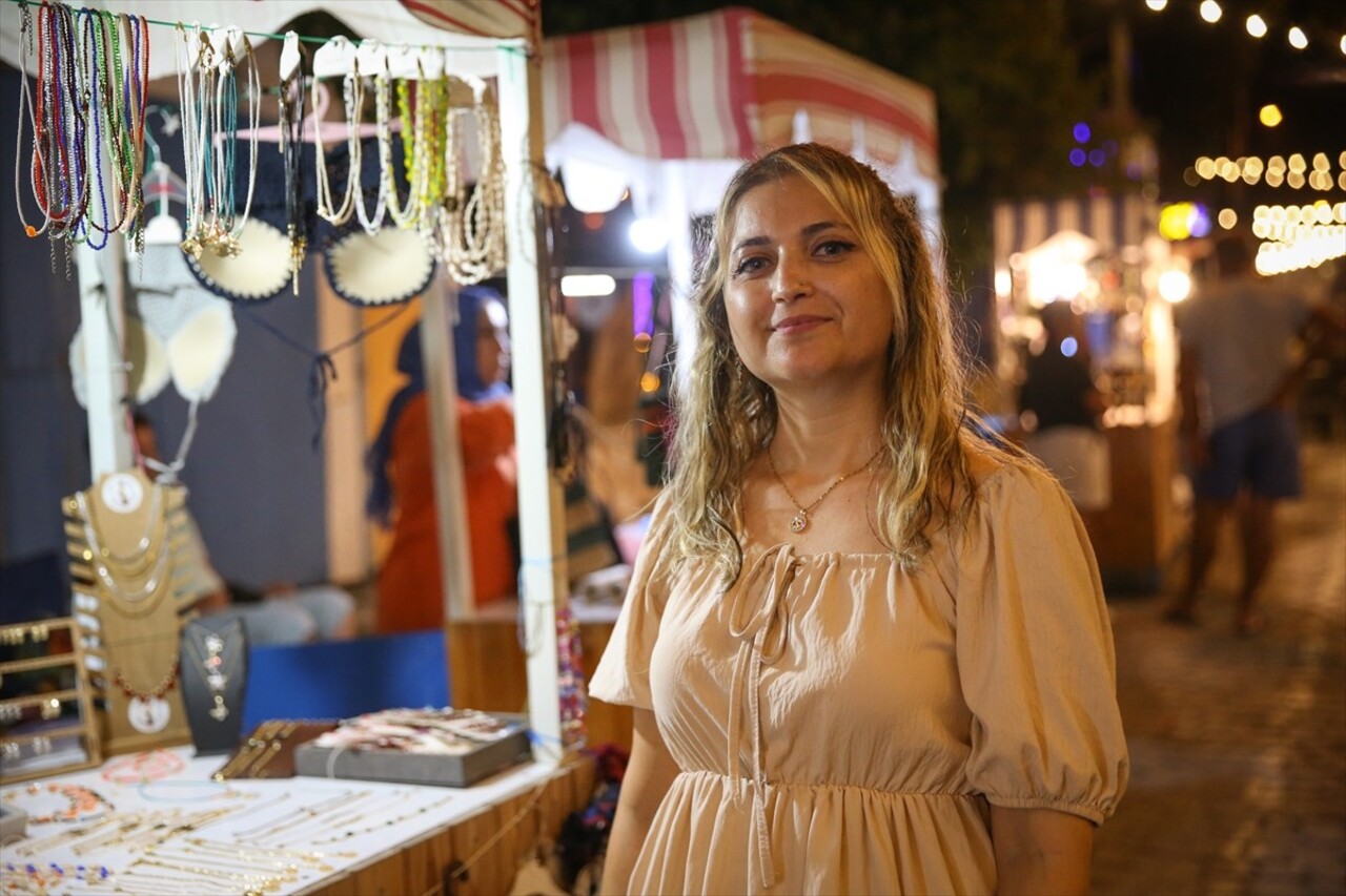 Hatay'ın Arsuz ilçesinde, kadınların hazırladığı el sanatları ürünleri ve yöresel yiyecekler...