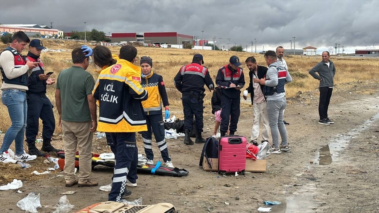 Nevşehir'de turistleri taşıyan minibüsün devrilmesi sonucu 15'i turist, 18 kişi yaralandı. Olay...