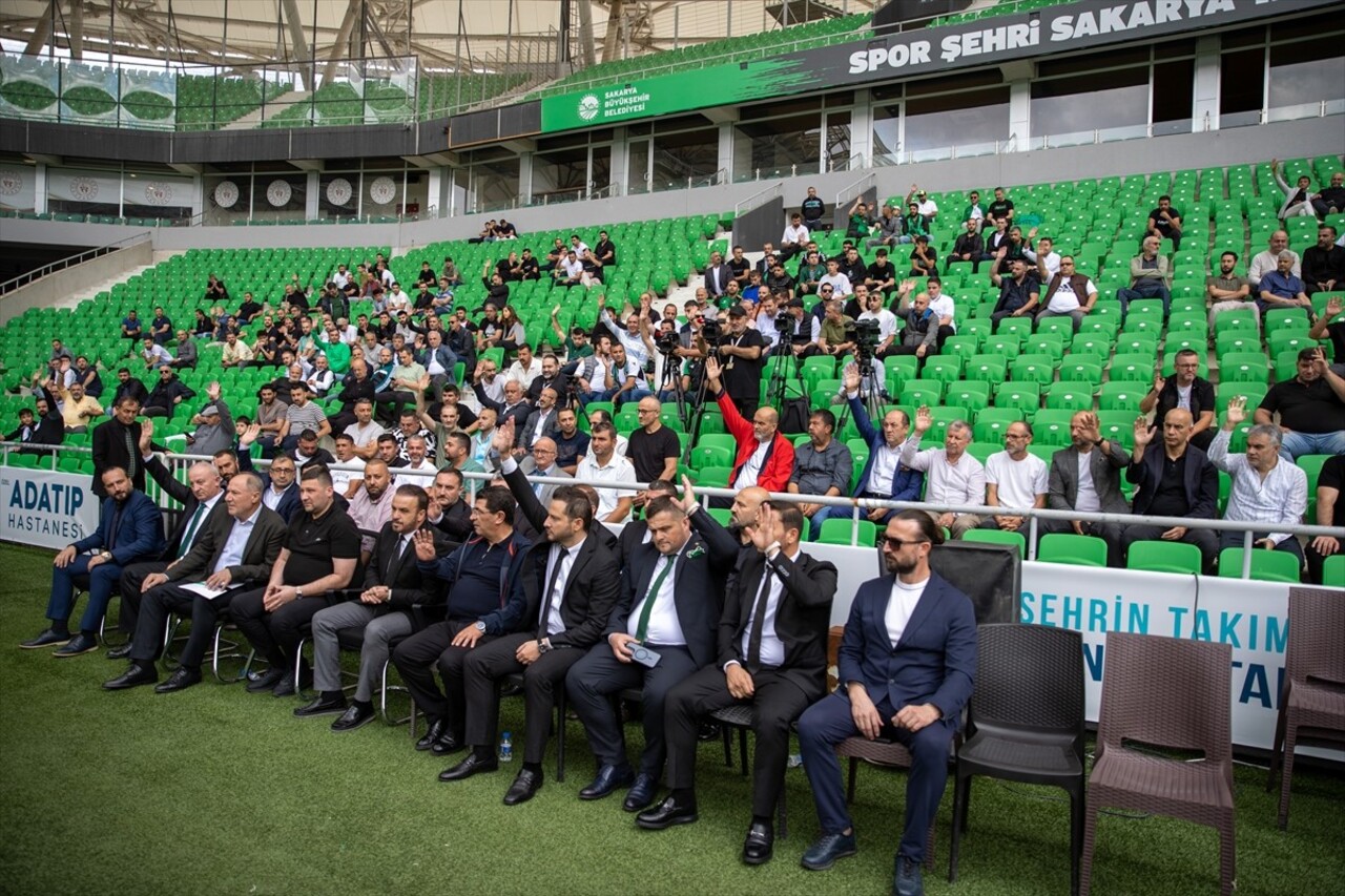 Sakaryaspor Kulübünde başkanlığa Yeni Sakarya Atatürk Stadı'nda gerçekleştirilen seçimli...