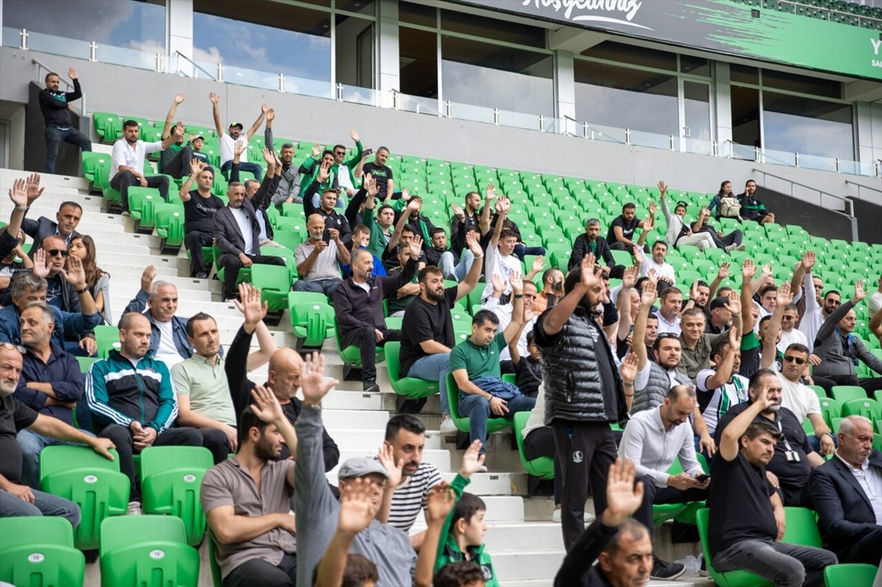 Sakaryaspor Kulübünde başkanlığa Yeni Sakarya Atatürk Stadı'nda gerçekleştirilen seçimli...