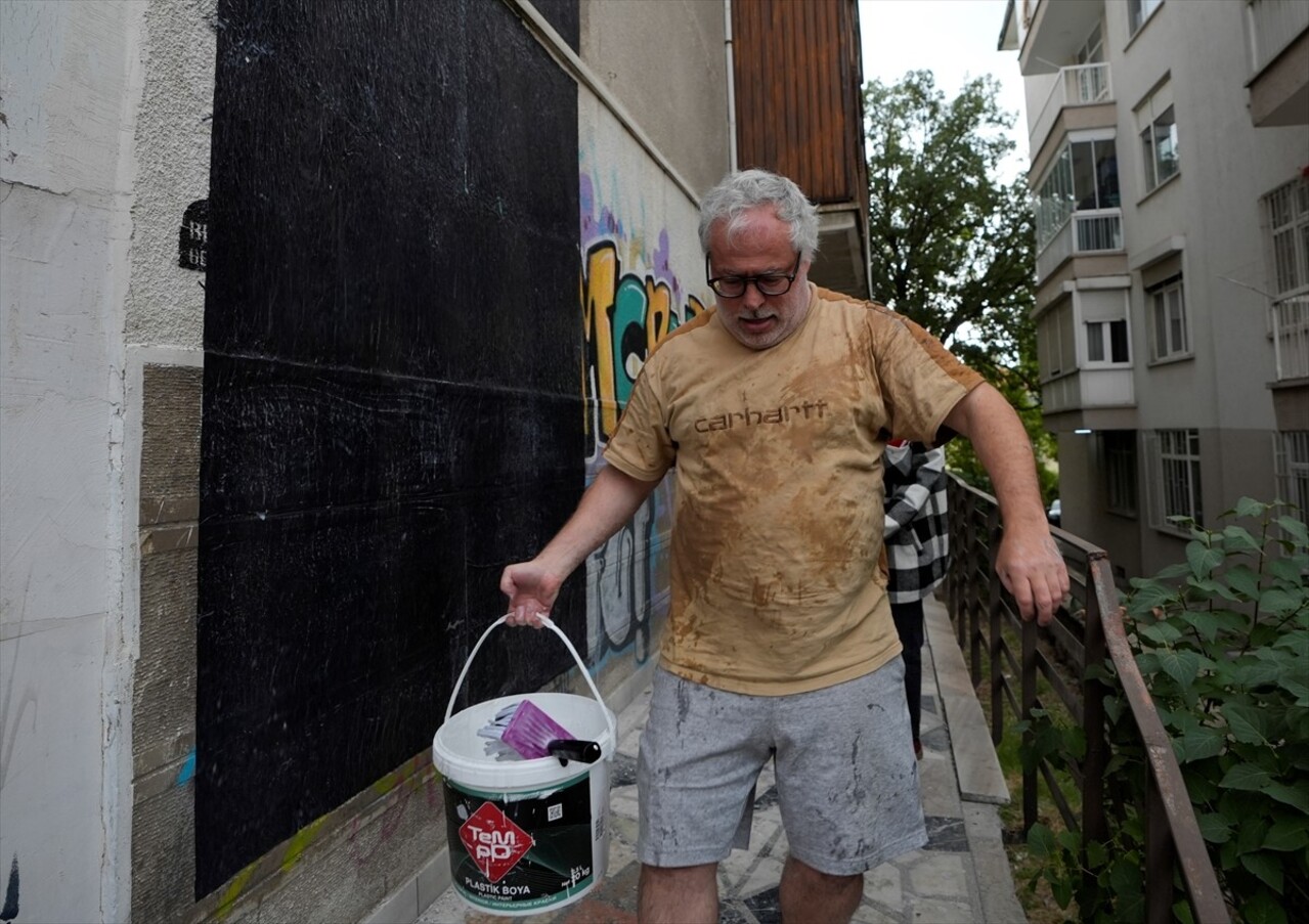 Fransız görsel sanatçısı Julien de Casabianca, Ankara Resim ve Heykel Müzesi koleksiyonlarından...