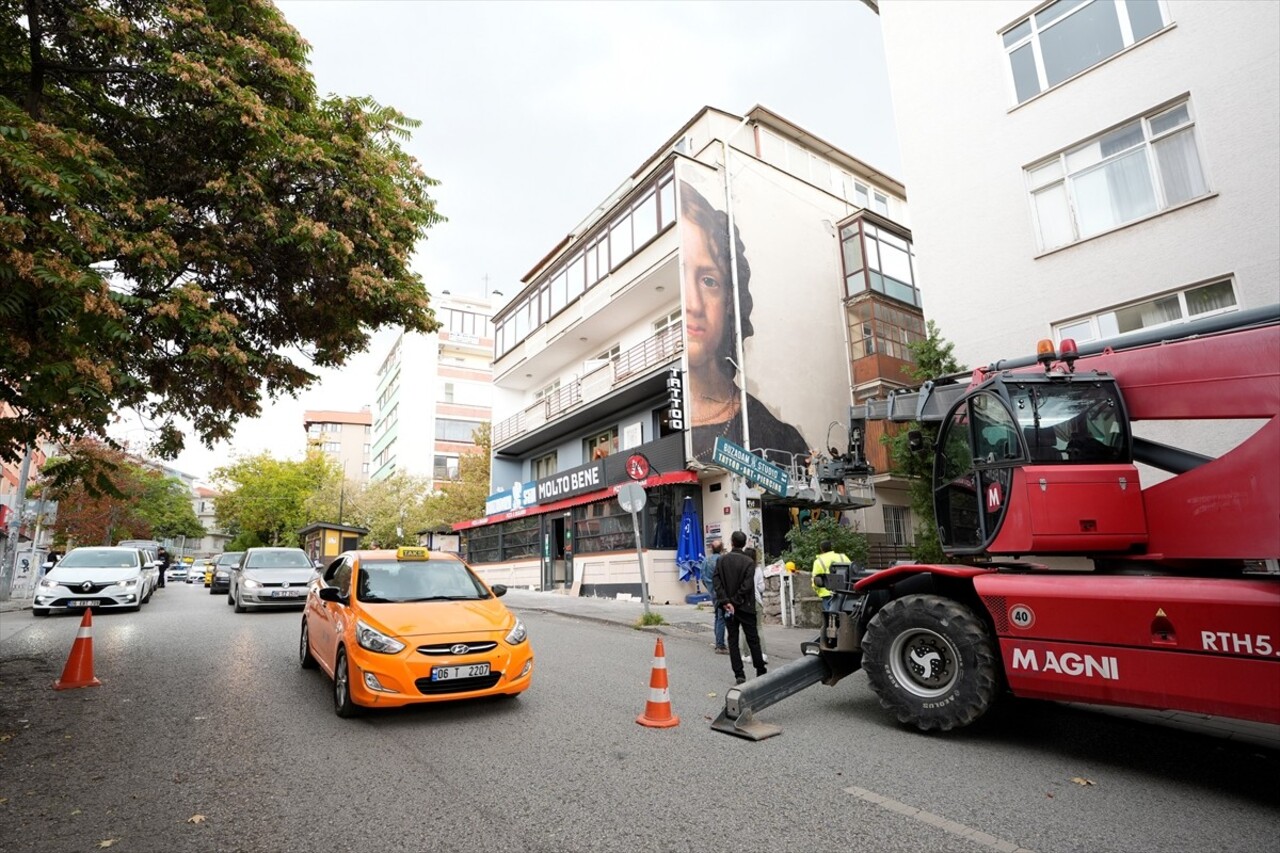 Fransız görsel sanatçısı Julien de Casabianca, Ankara Resim ve Heykel Müzesi koleksiyonlarından...