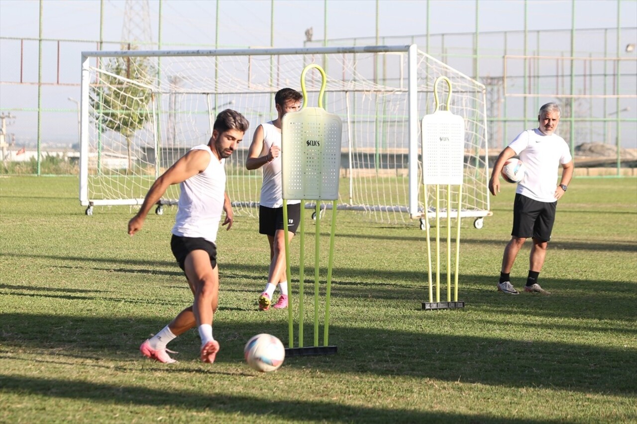 Trendyol 1. Lig ekiplerinden Şanlıurfaspor, TFF 1. Lig'in 6. haftasında oynanacak Fatih Karagümrük...