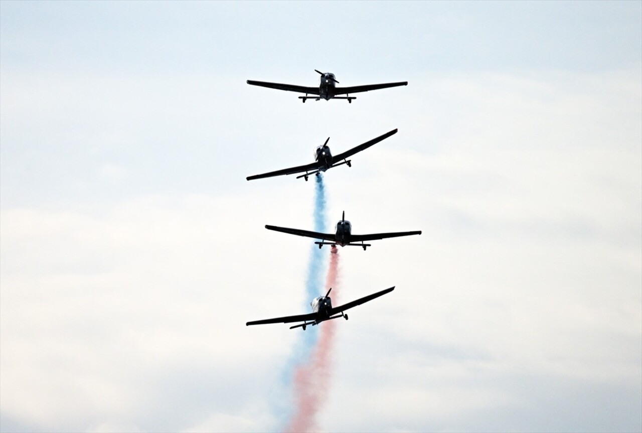 Türk Hava Kuvvetlerinin F-16 gösteri ekibi SOLOTÜRK, Belçika'da gösteri uçuşu gerçekleştirdi....