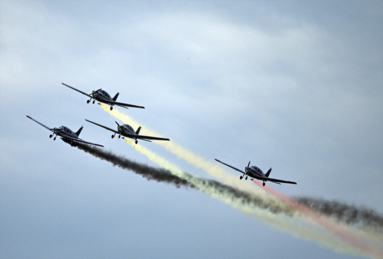 Türk Hava Kuvvetlerinin F-16 gösteri ekibi SOLOTÜRK, Belçika'da gösteri uçuşu gerçekleştirdi....